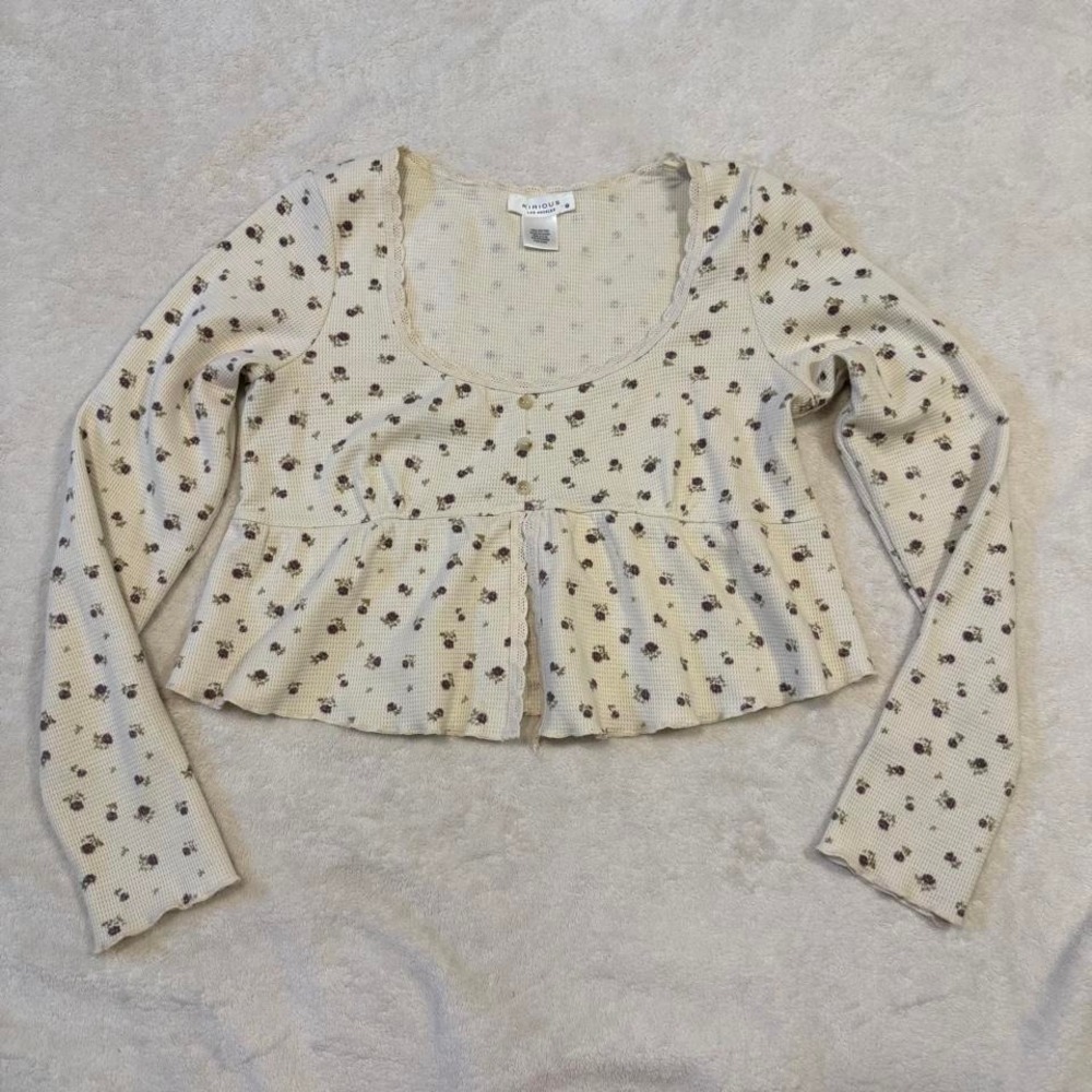 floral long sleeve - Picture 1 of 6